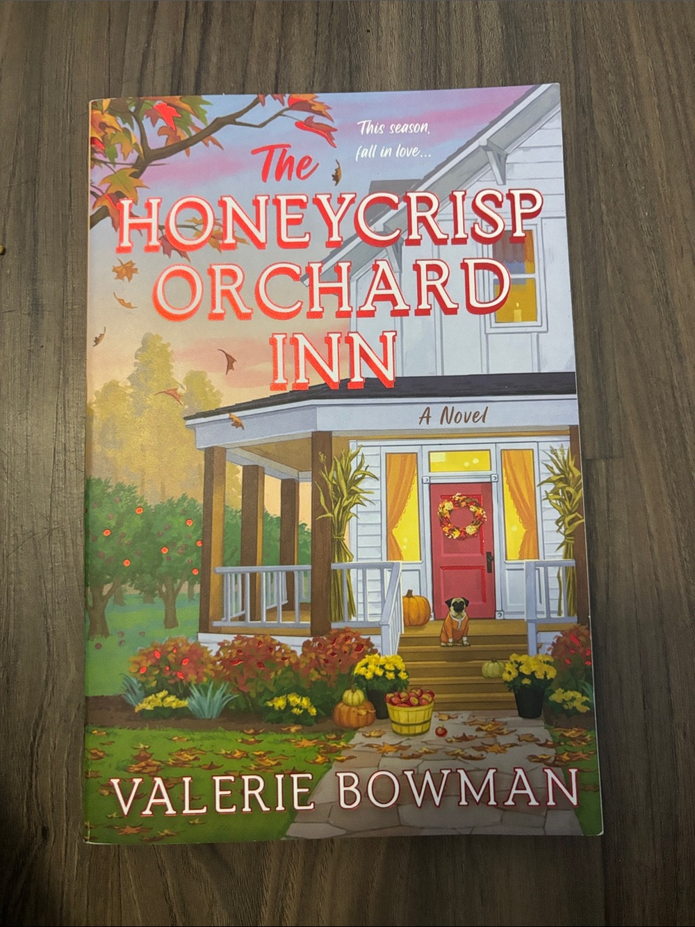 Avon The Honeycrisp Orchard Inn — Red, White, Green, Yellow